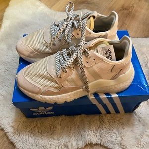 adidas nite jogger chalk white